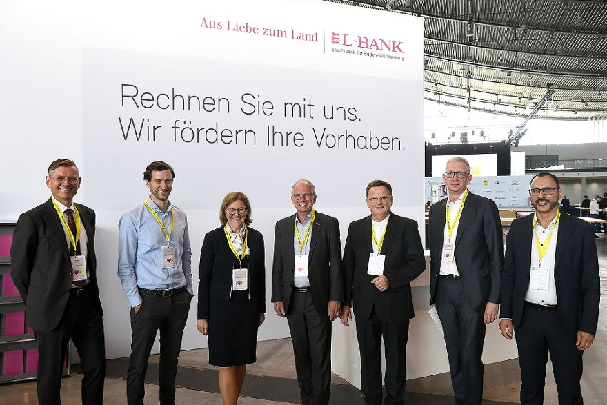 Ein Gruppenbild der Referierenden des Wirtschaftsforums 2022