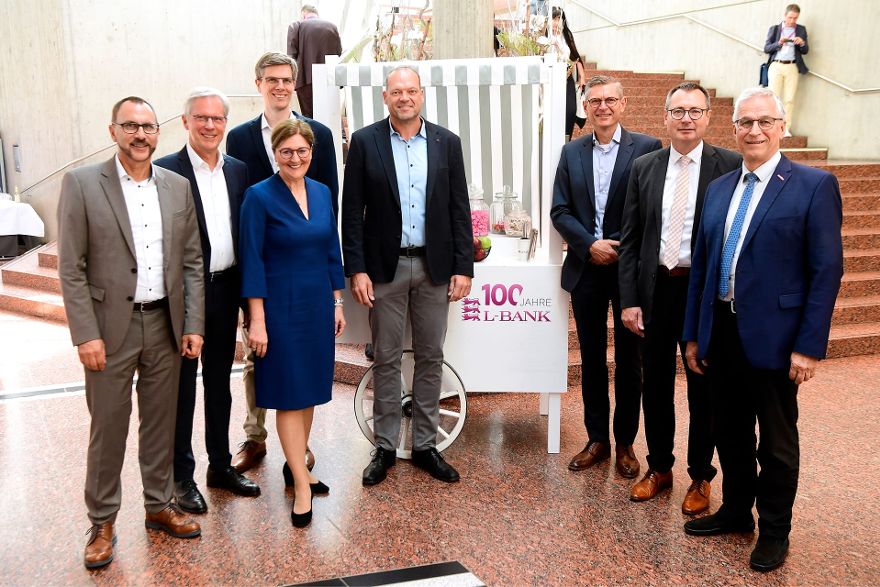 Ein Gruppenbild der Referierenden des Wirtschaftsforums 2024