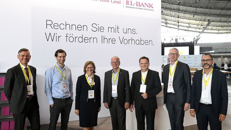 Ein Gruppenbild der Referierenden des Wirtschaftsforums 2022