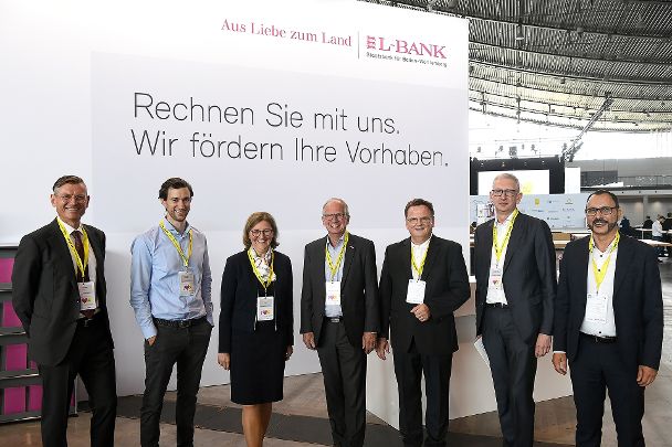 Ein Gruppenbild der Referierenden des Wirtschaftsforums 2022