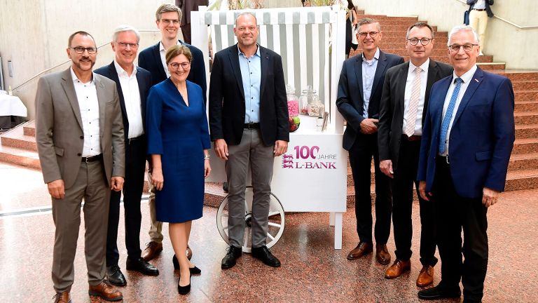 Ein Gruppenbild der Referierenden des Wirtschaftsforums 2024