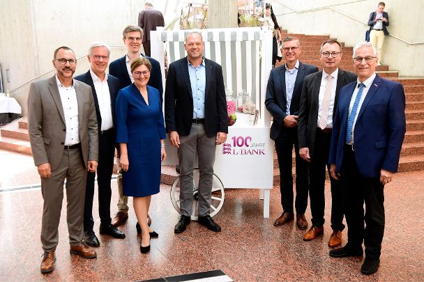 Ein Gruppenbild der Referierenden des Wirtschaftsforums 2024